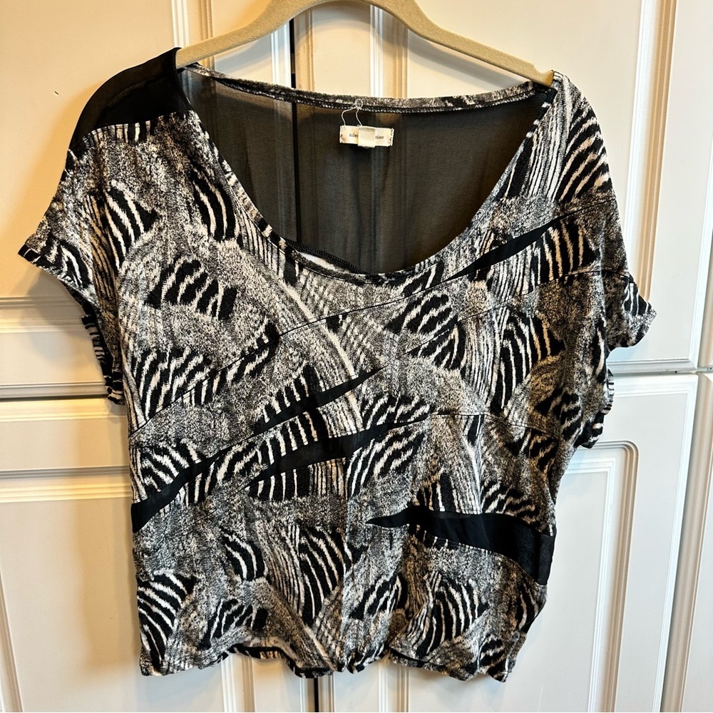 silence + noise Black and White Abstract Pattern Short Sleeve Crop Top